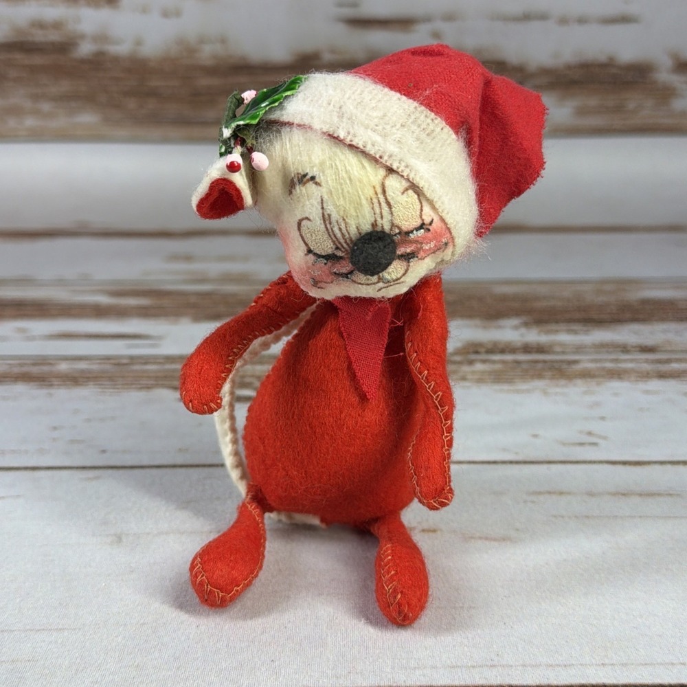Rare Vintage Annalee 7" Mrs Santa Mouse with Holly - 7715 - 1973